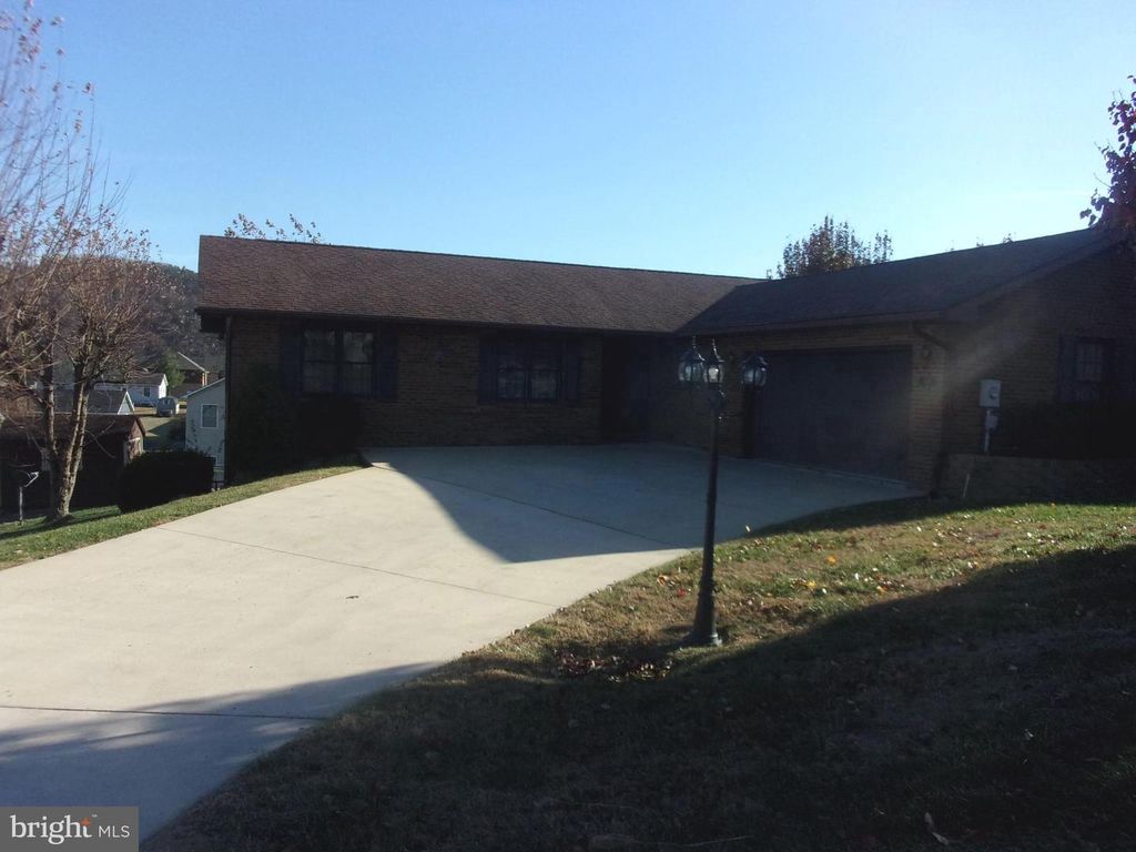 1545 FUNDERBURG ST, Keyser, WV 26726