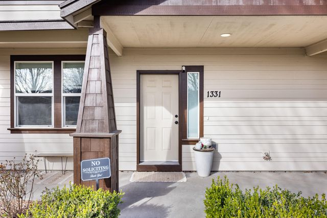 1331 NE 4th Street, Redmond, OR 97756