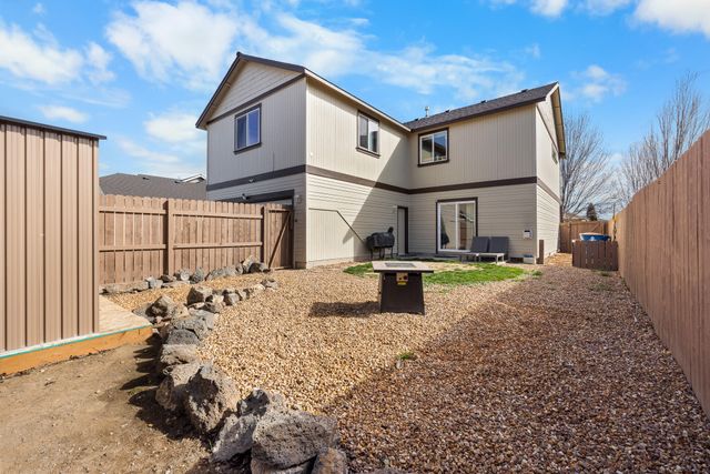 1331 NE 4th Street, Redmond, OR 97756