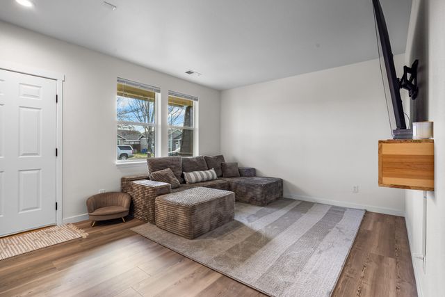 1331 NE 4th Street, Redmond, OR 97756