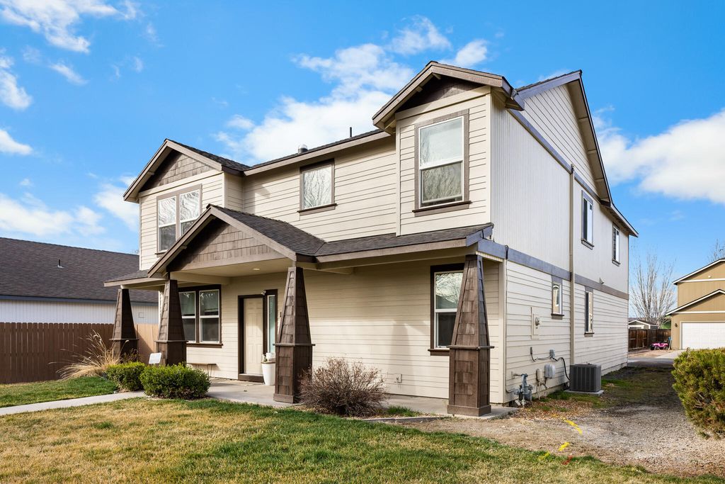 1331 NE 4th Street, Redmond, OR 97756