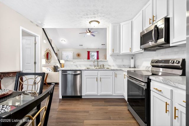 6314 Maravian Dr, Louisville, KY 40258