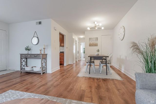 64 Los Padres Cir, Novato, CA 94947