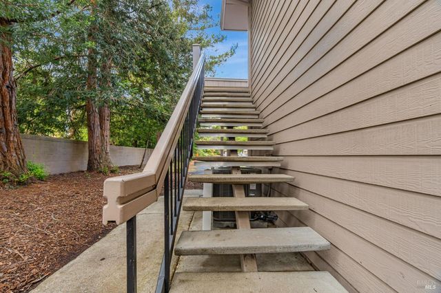 64 Los Padres Cir, Novato, CA 94947