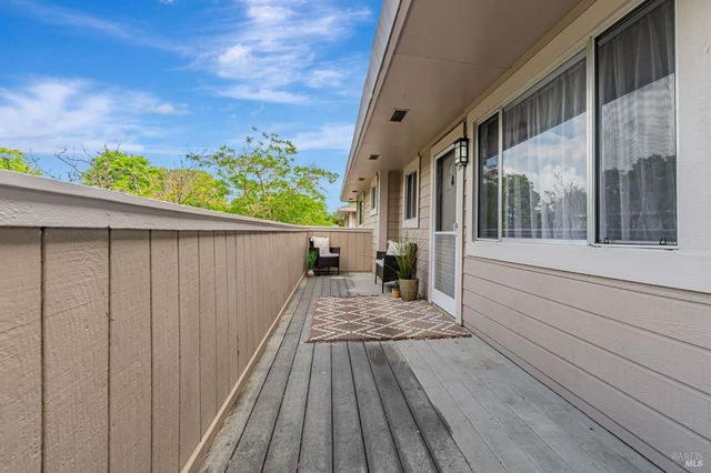 64 Los Padres Cir, Novato, CA 94947
