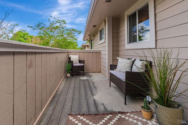 64 Los Padres Cir, Novato, CA 94947