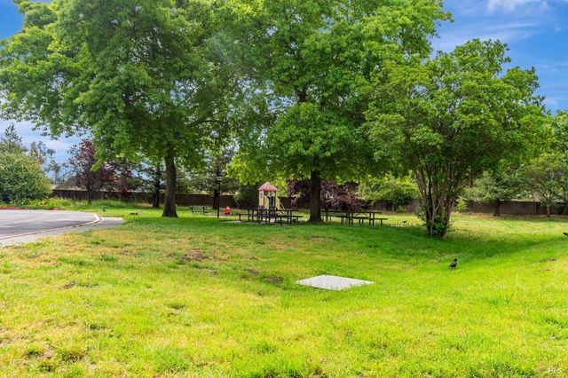 64 Los Padres Cir, Novato, CA 94947