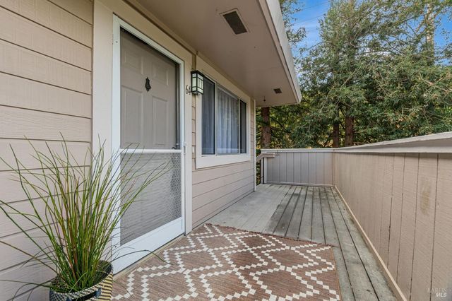 64 Los Padres Cir, Novato, CA 94947