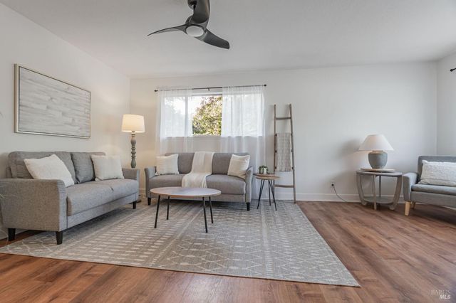 64 Los Padres Cir, Novato, CA 94947