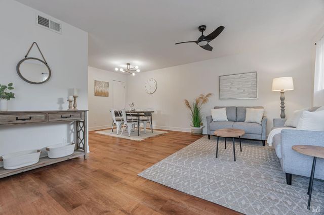 64 Los Padres Cir, Novato, CA 94947
