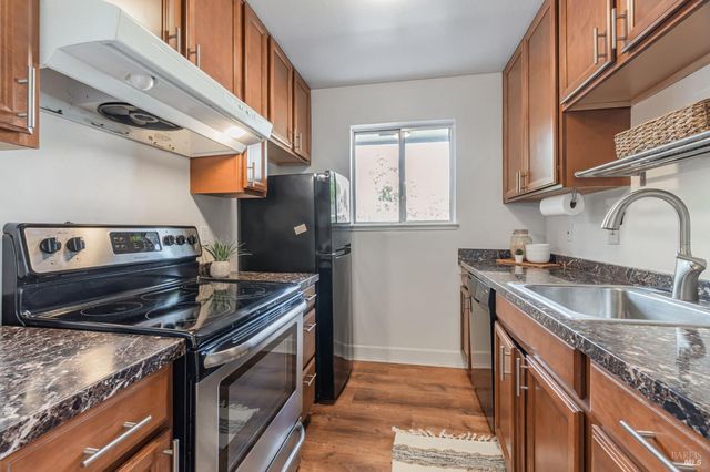 64 Los Padres Cir, Novato, CA 94947