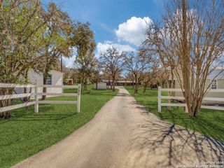 390 GALVESTON ST, Bandera, TX 78003