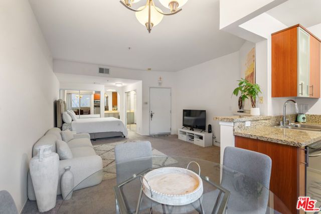 620 S Gramercy Place 229, Los Angeles, CA 90005