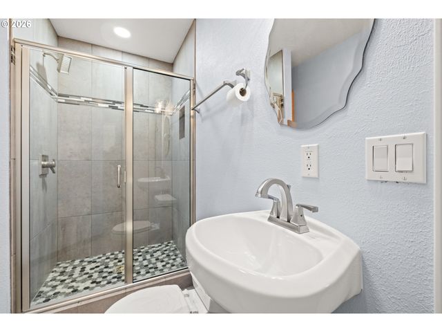 5720 SOLLIE SMITH Rd, Tillamook, OR 97141
