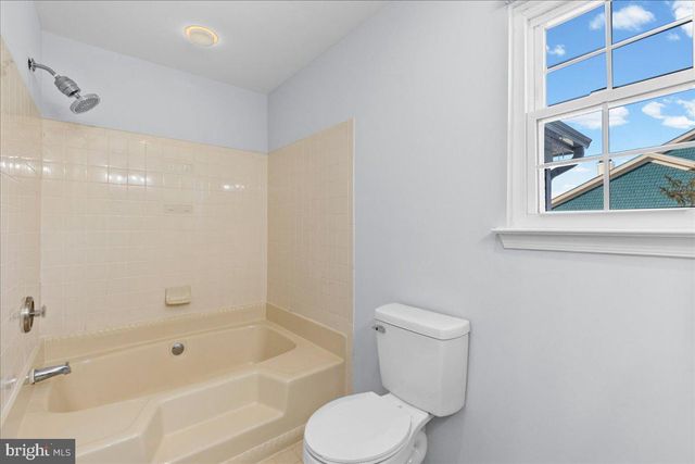 222 STEEPLECHASE CT, Woodbury, NJ 08096