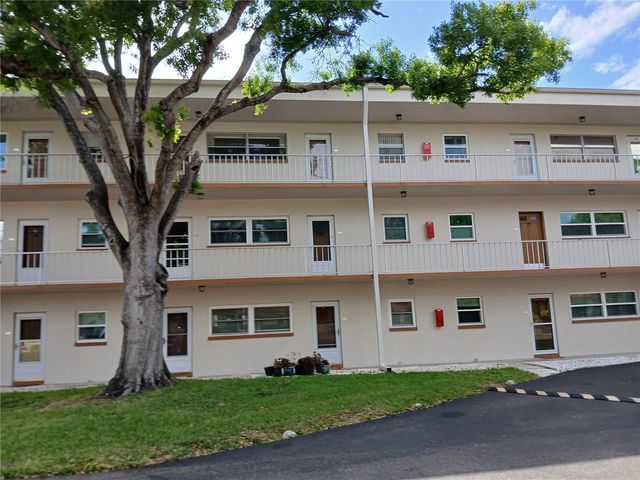 5880 38TH AVENUE N 304, St Petersburg, FL 33710