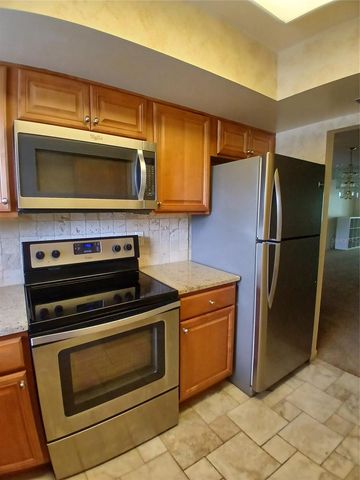 5880 38TH AVENUE N 304, St Petersburg, FL 33710