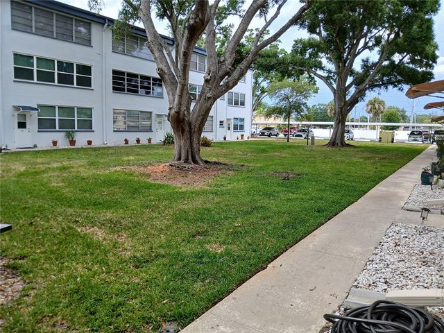 5880 38TH AVENUE N 304, St Petersburg, FL 33710