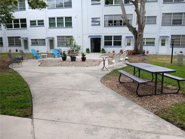 5880 38TH AVENUE N 304, St Petersburg, FL 33710