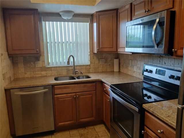 5880 38TH AVENUE N 304, St Petersburg, FL 33710