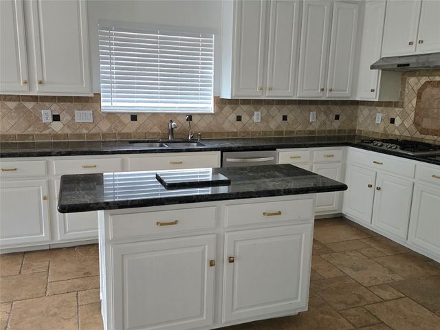 12018 Mckinney Falls Lane, Sugar Land, TX 77498