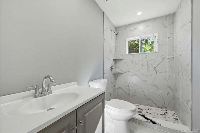 29 Henry Avenue, Selden, NY 11784