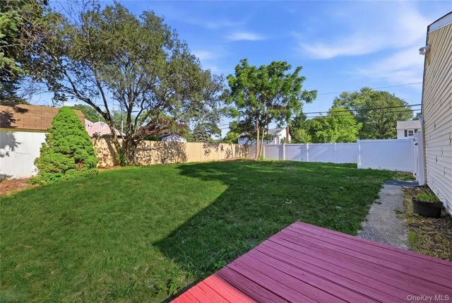 29 Henry Avenue, Selden, NY 11784