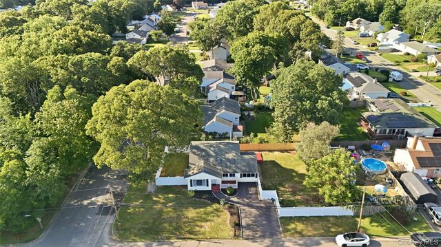 29 Henry Avenue, Selden, NY 11784
