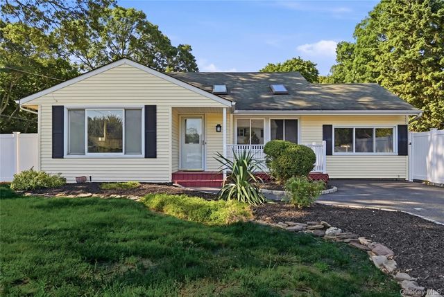 29 Henry Avenue, Selden, NY 11784