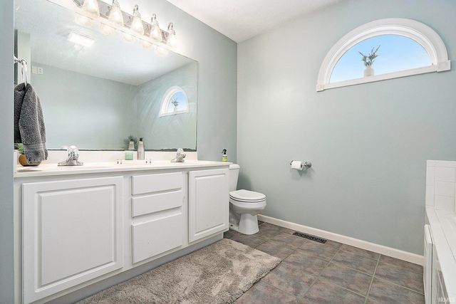 3815 Saint Andrews Place, Elkhart, IN 46517