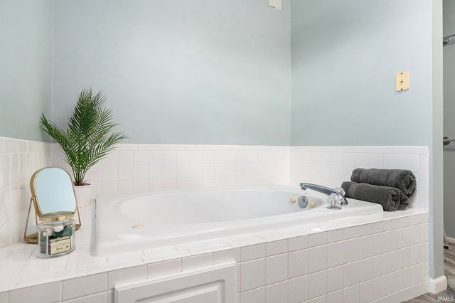 3815 Saint Andrews Place, Elkhart, IN 46517