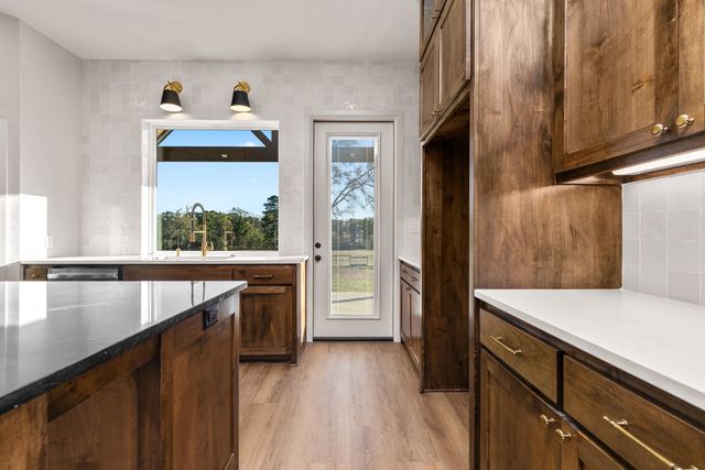 258 Andres Ln, Kilgore, TX 75662