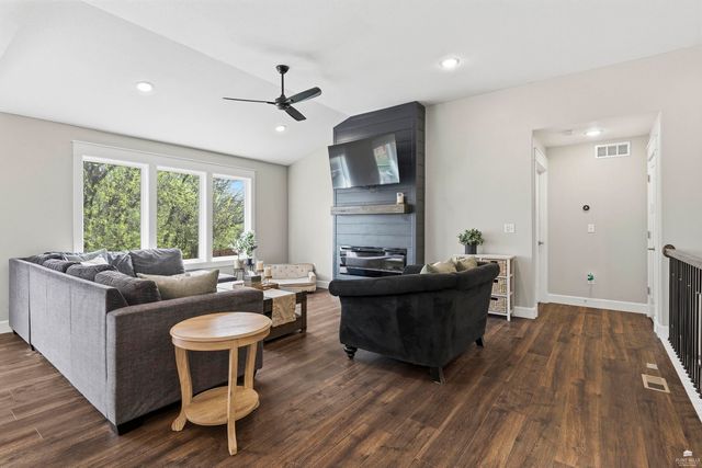 9674 Heather Lane, Manhattan, KS 66502