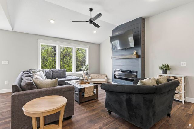 9674 Heather Lane, Manhattan, KS 66502