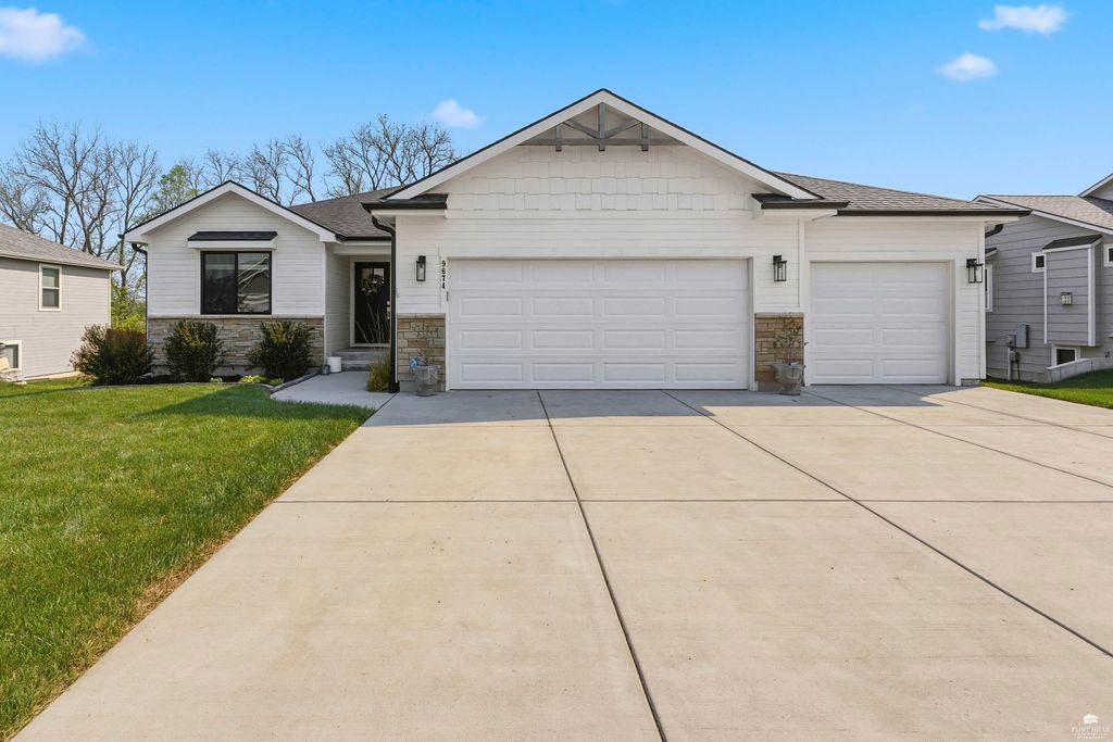 9674 Heather Lane, Manhattan, KS 66502