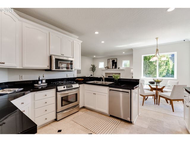 3473 RIVERPLACE Dr, Eugene, OR 97401