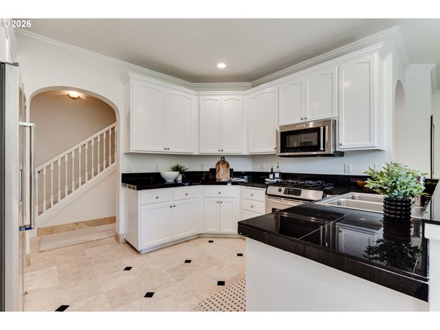 3473 RIVERPLACE Dr, Eugene, OR 97401