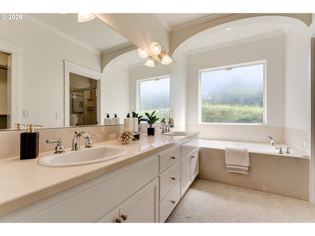 3473 RIVERPLACE Dr, Eugene, OR 97401