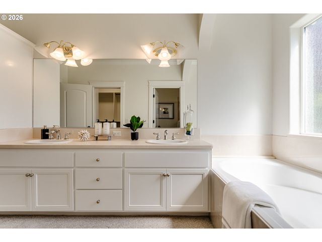 3473 RIVERPLACE Dr, Eugene, OR 97401
