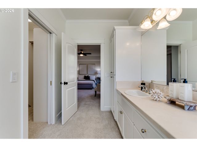 3473 RIVERPLACE Dr, Eugene, OR 97401