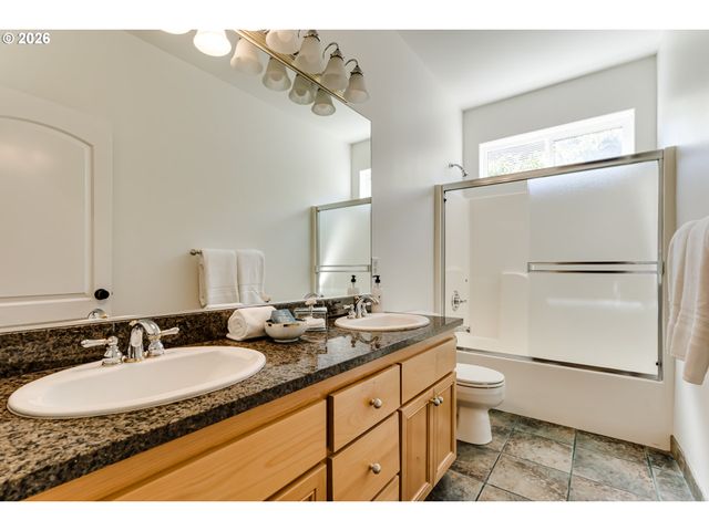 3473 RIVERPLACE Dr, Eugene, OR 97401