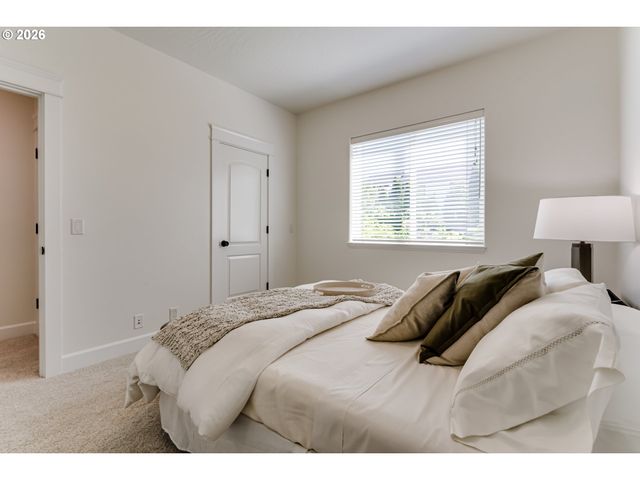 3473 RIVERPLACE Dr, Eugene, OR 97401