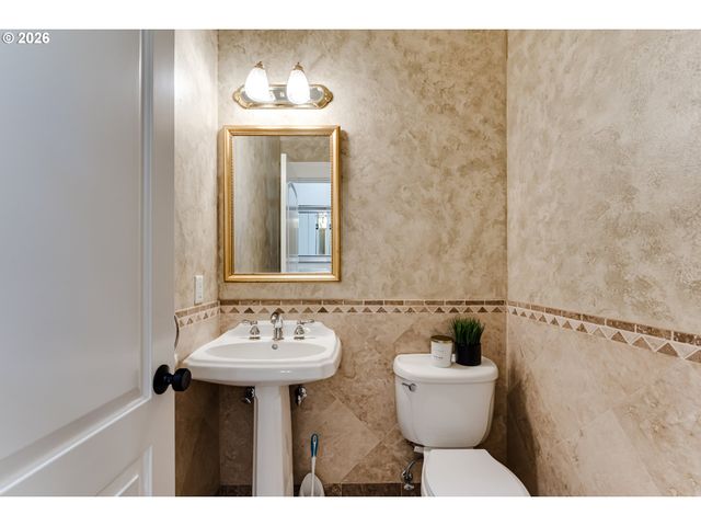 3473 RIVERPLACE Dr, Eugene, OR 97401