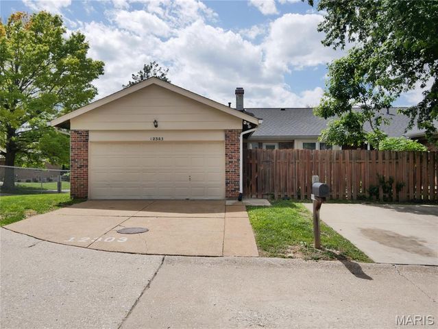 12303 White Cap Lane, Florissant, MO 63033