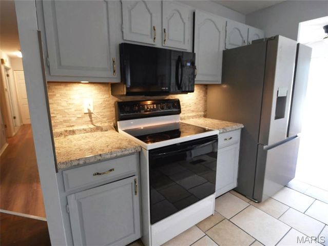 12303 White Cap Lane, Florissant, MO 63033