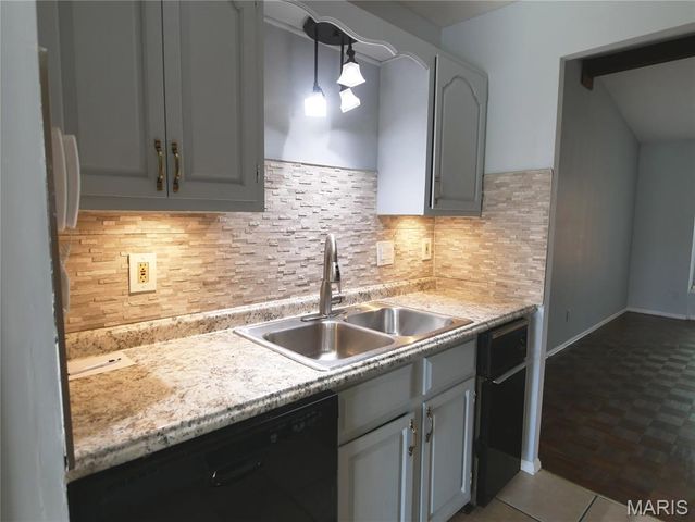12303 White Cap Lane, Florissant, MO 63033