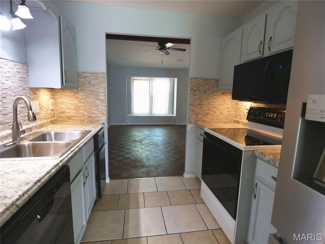 12303 White Cap Lane, Florissant, MO 63033