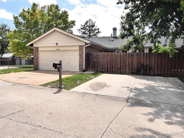 12303 White Cap Lane, Florissant, MO 63033