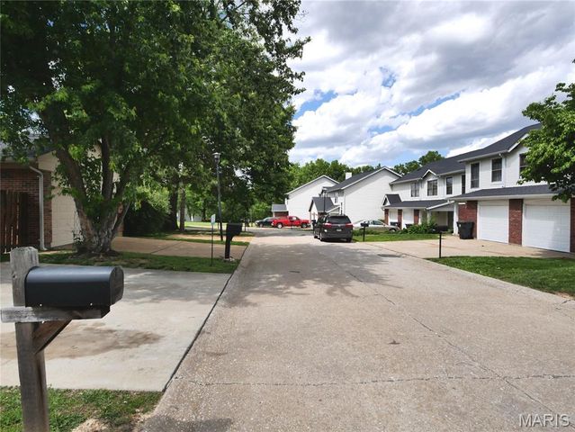 12303 White Cap Lane, Florissant, MO 63033