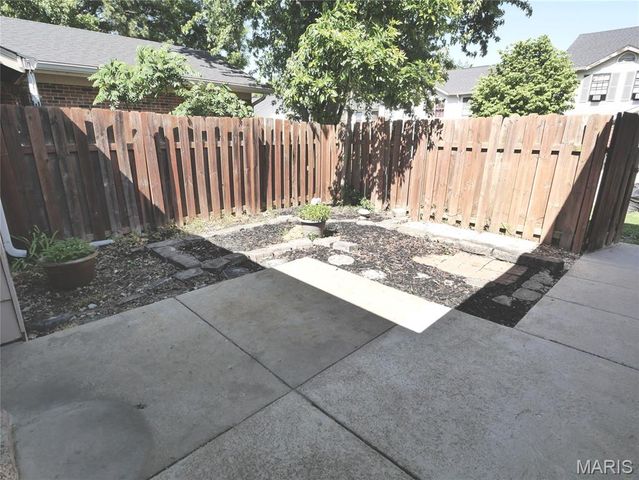 12303 White Cap Lane, Florissant, MO 63033